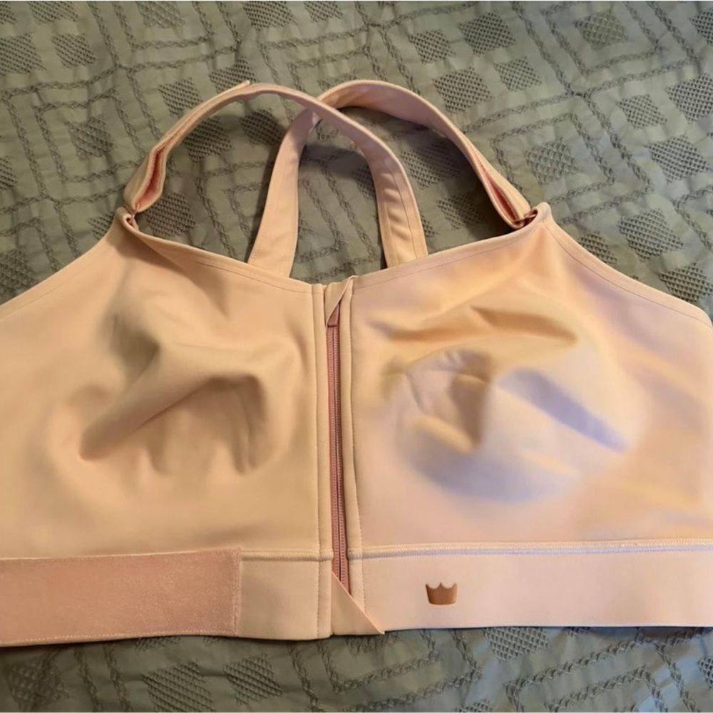 SHEFIT Sports Bra